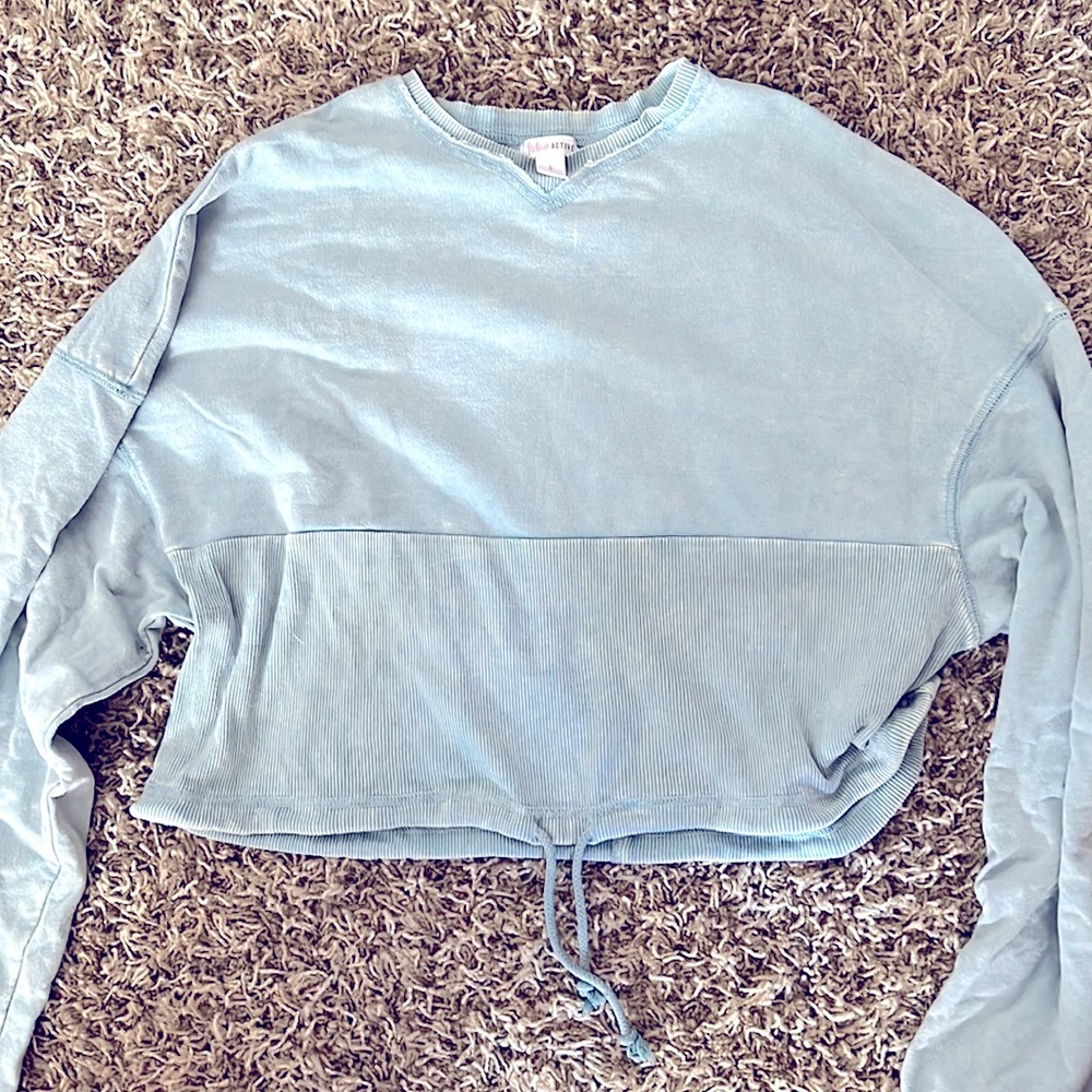 Cropped long sleeve shirt, size small